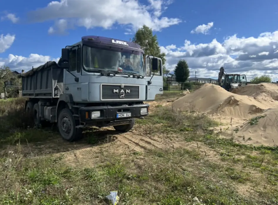 Kelių Milžinai truck fleet – 3-axle dump trucks